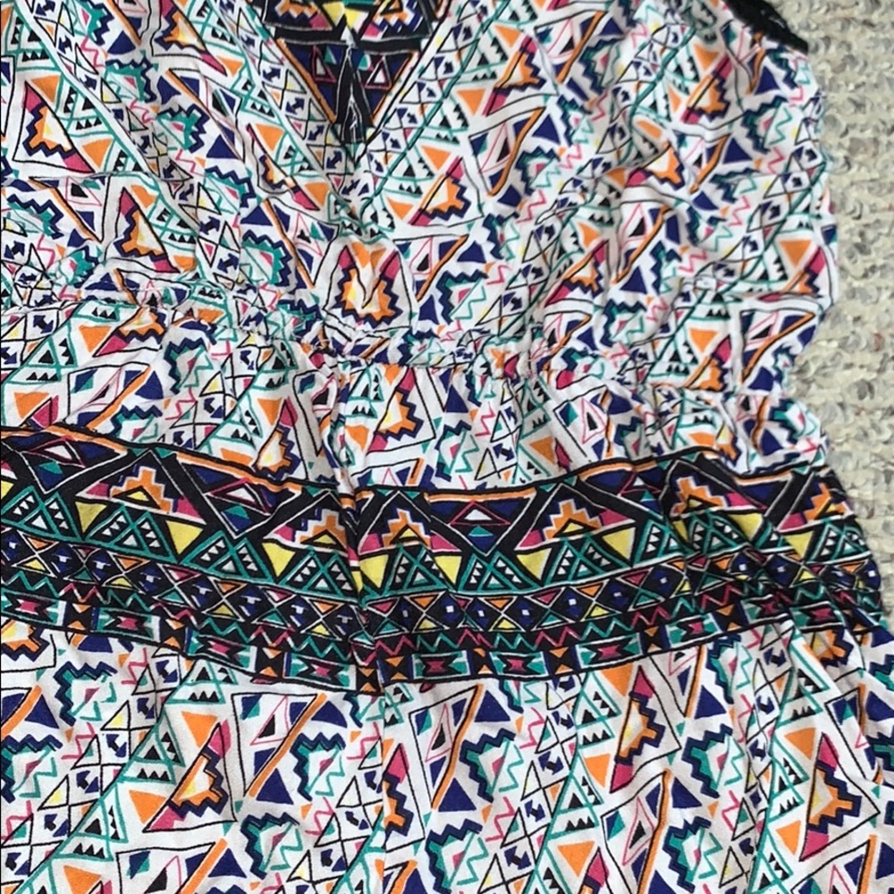 Patterned Romper - Picture 5 of 8